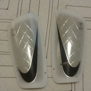 Nike shin guards | Adult M